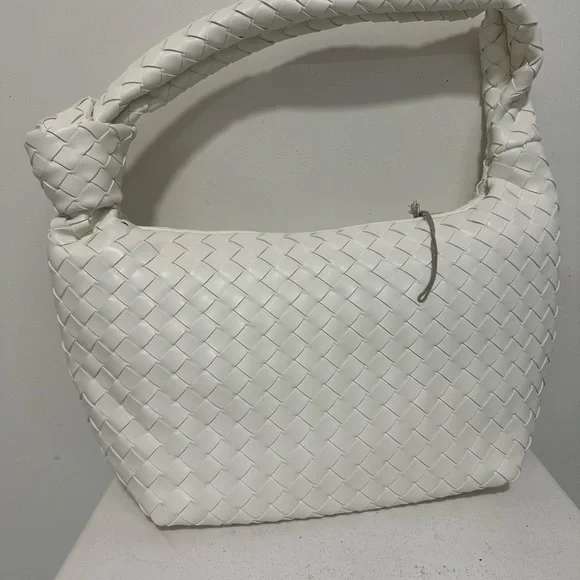 A New Day White Woven Shoulder Bag - Picture 3 of 8